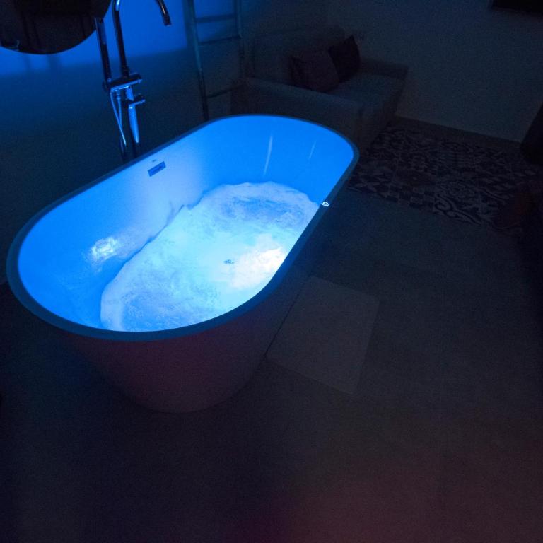 Massimo Rooms and suite - King Room with Spa Bath - 19