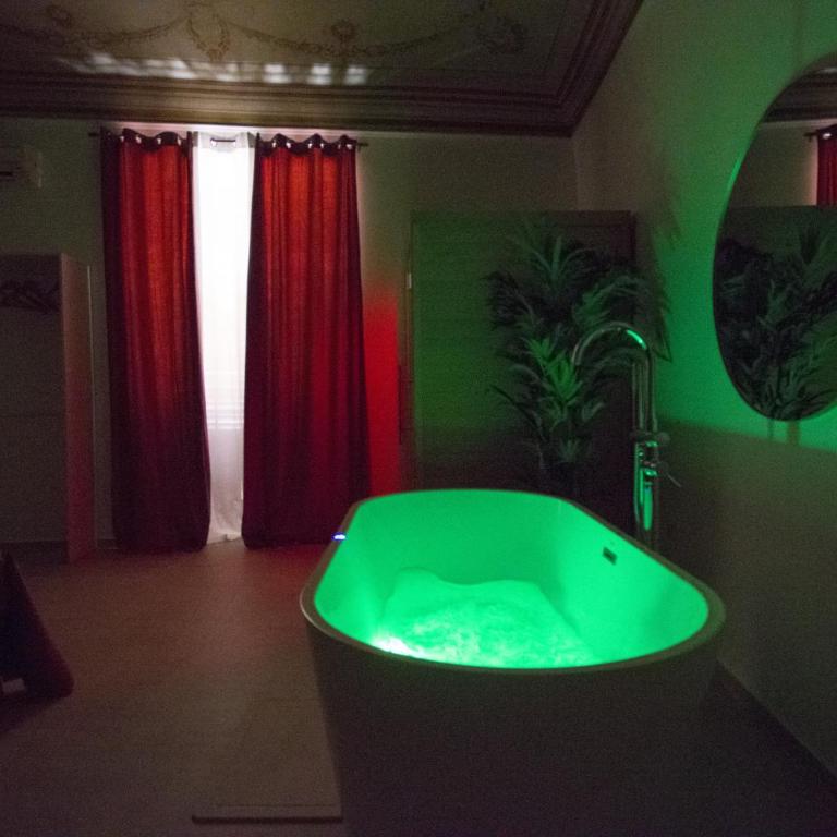 Massimo Rooms and suite - King Room with Spa Bath - 21