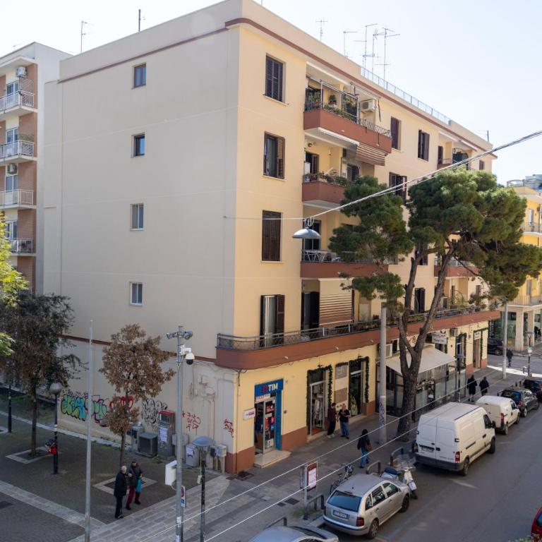 Numero 5 - Camera Matrimoniale con Balcone - 8