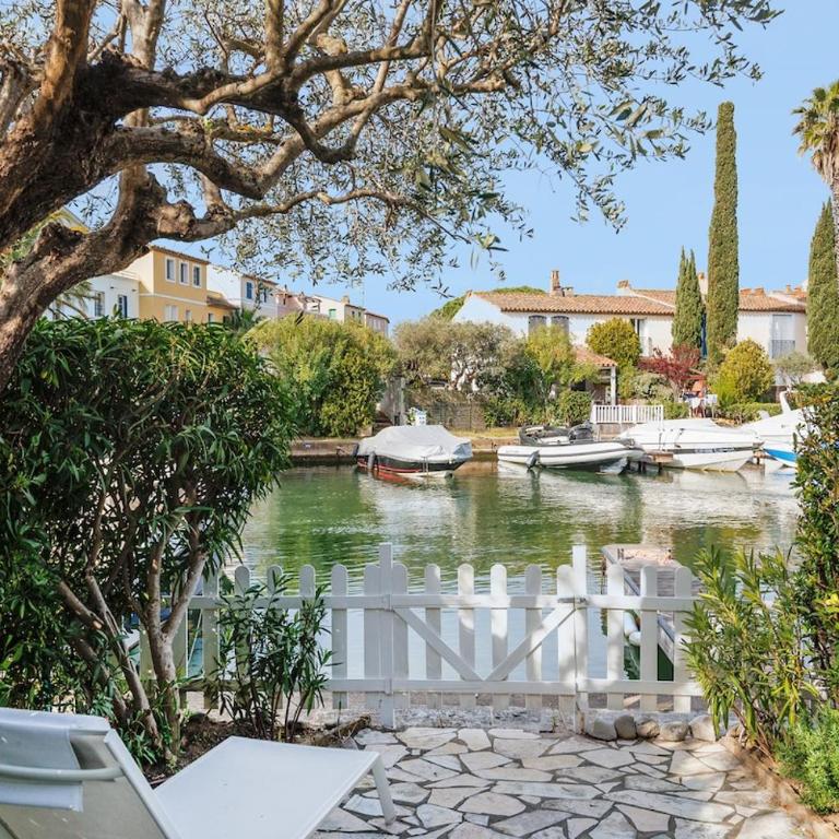 Une Maison Plein D Options YourHostHelper - Villa - 5