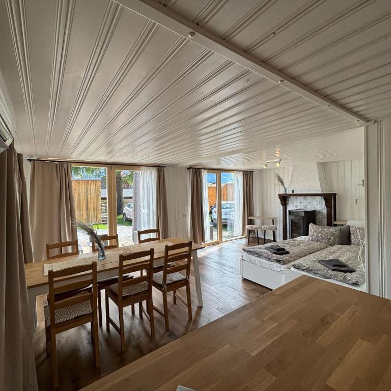Cozy 2-Bedroom Bungalow - Two-Bedroom House - 13