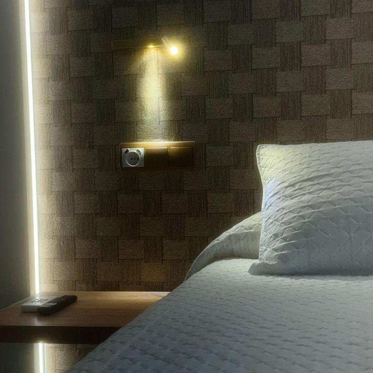 Hotel Restaurant Llansola - Habitación Doble Deluxe con balcón - 5