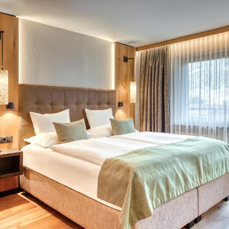 Hotel habicher hof - Your 4-Star Superior Wellness Hideaway - Deluxe Double Room with Balcony - 5