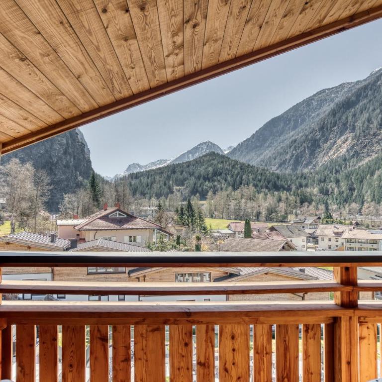 Hotel habicher hof - Your 4-Star Superior Wellness Hideaway - Deluxe Family Suite with Balcony - 1