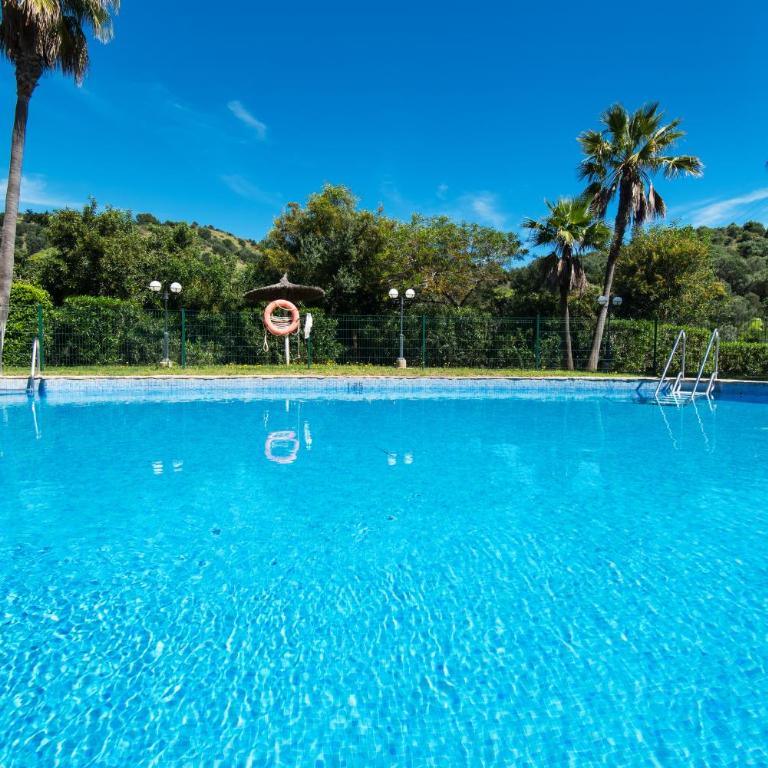RentAndHomes Reserva de Marbella - Two-Bedroom Apartment with Balcony and Terrace - 2