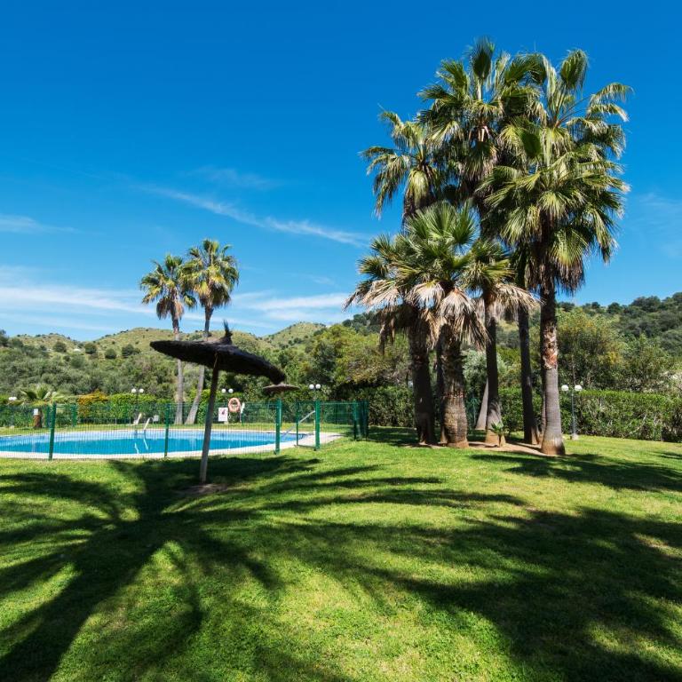 RentAndHomes Reserva de Marbella - Two-Bedroom Apartment with Balcony and Terrace - 9