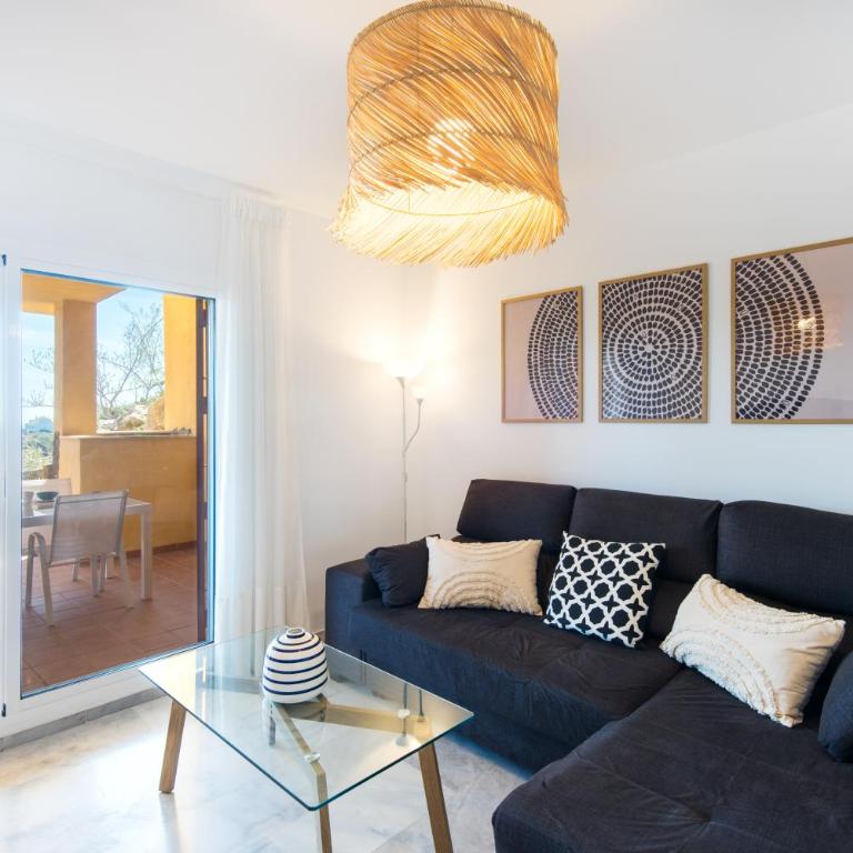 RentAndHomes Reserva de Marbella - Two-Bedroom Apartment with Balcony and Terrace - 15