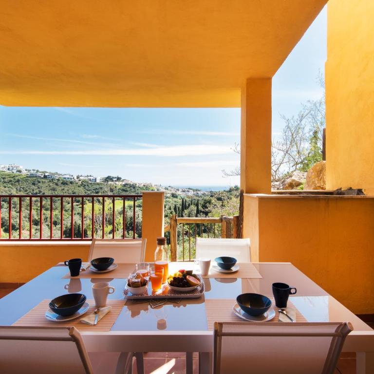 RentAndHomes Reserva de Marbella - Two-Bedroom Apartment with Balcony and Terrace - 5