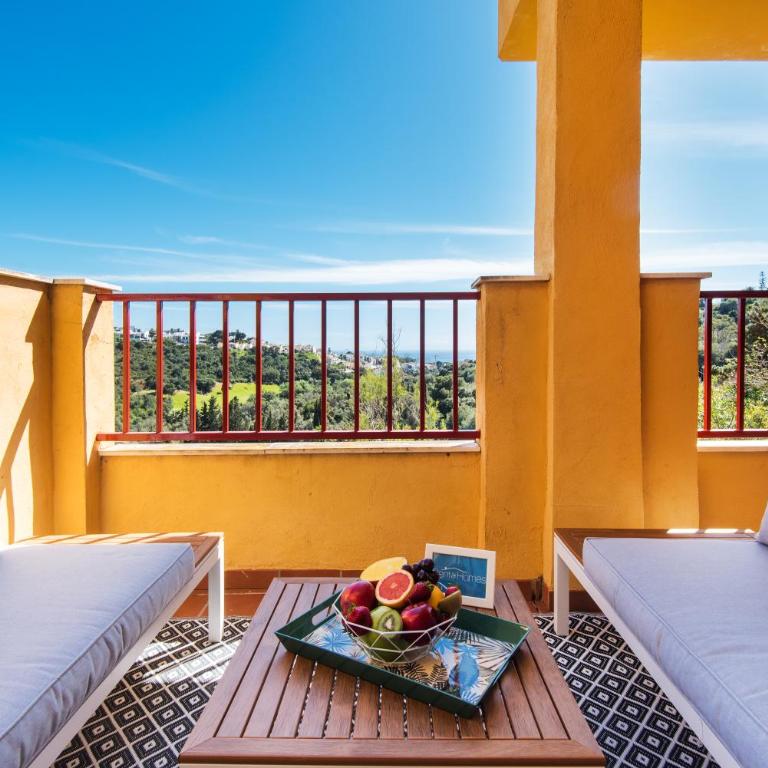 RentAndHomes Reserva de Marbella - Two-Bedroom Apartment with Balcony and Terrace - 3