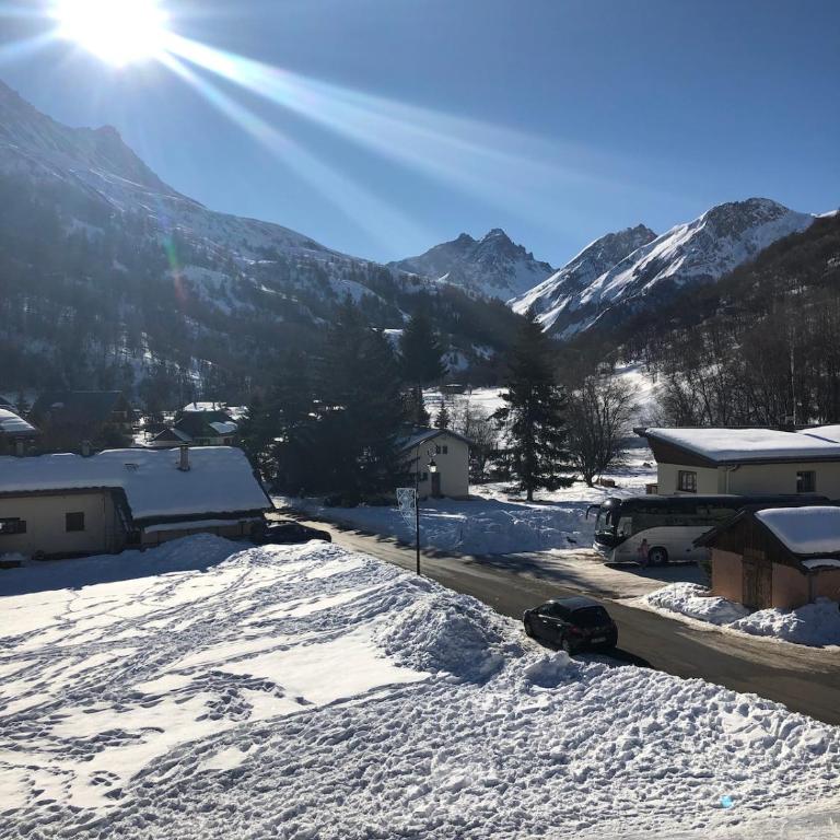 Beautiful apartment in independent chalet, facing mythical Col du Galibier - Apartment mit 2 Schlafzimmern - 34