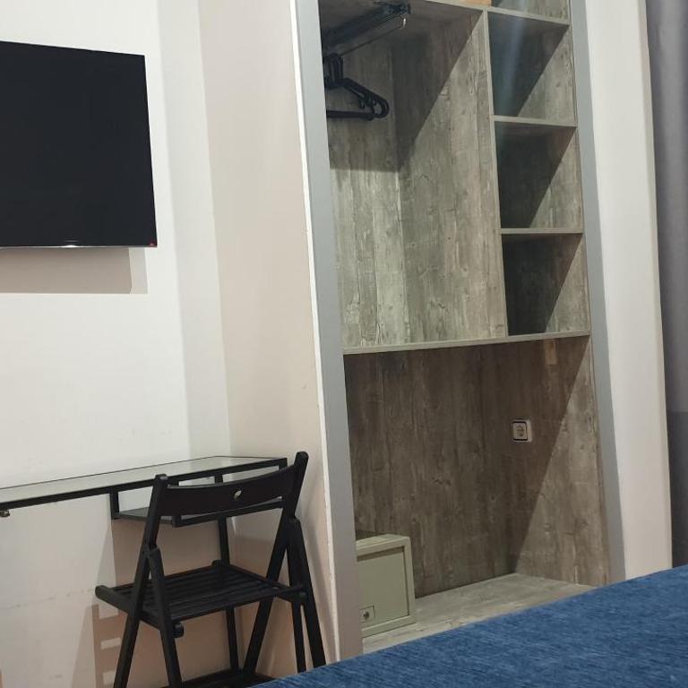 Hostal Las Fuentes - Superior Double Room with Parking - 3