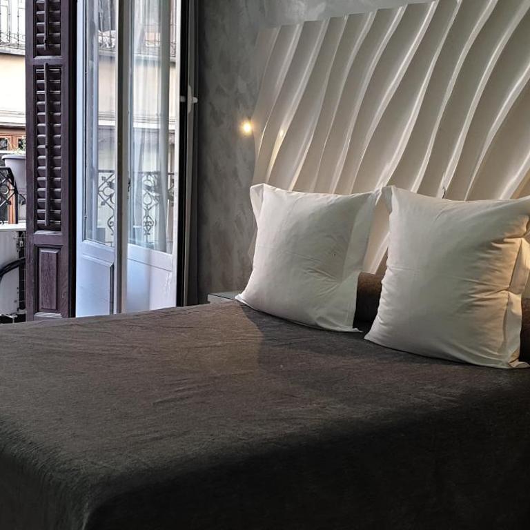 Hostal Las Fuentes - Superior Double Room with Parking - 11