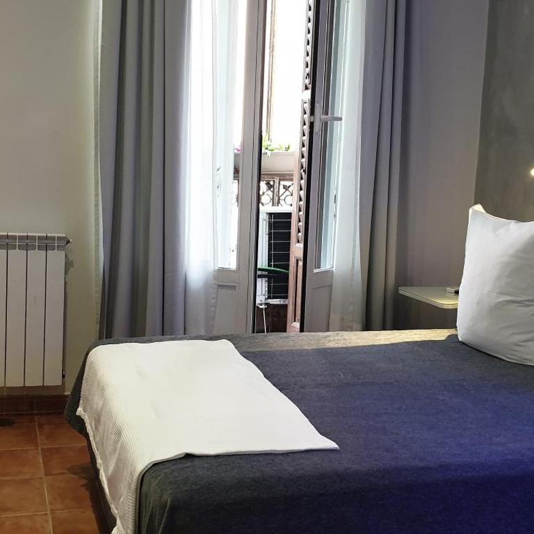 Hostal Las Fuentes - Superior Double Room with Parking - 20