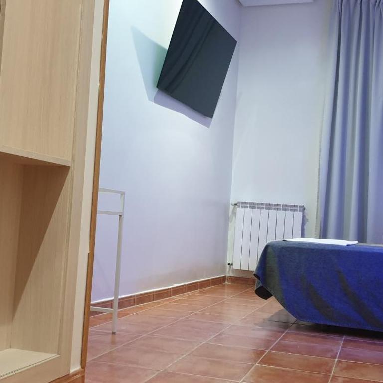 Hostal Las Fuentes - Superior Double Room with Parking - 22