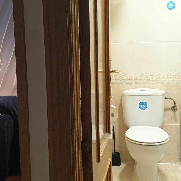 Hostal Las Fuentes - Superior Double Room - 11