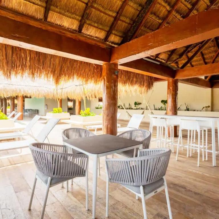 Stunning 2 Bedroom Apartment at Condo with Best Tulum Infinity and Jacuzzi by Waves Management - Apartamento - 60