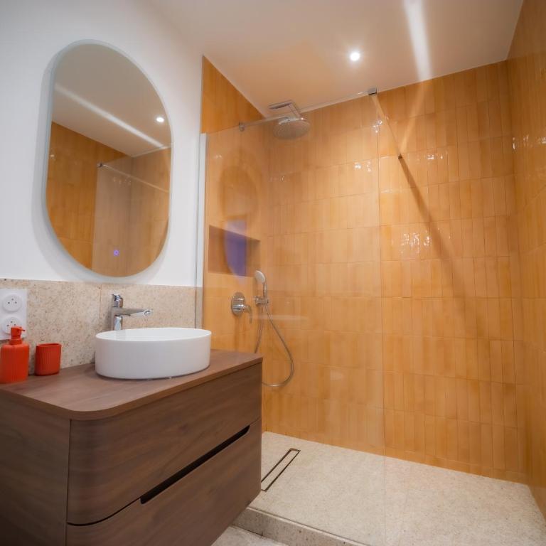 #401 Heart of Vieil Antibes - Place Nationale-High-End Newly Renovated & Furnished Appartment - Appartement 2 Chambres - 14