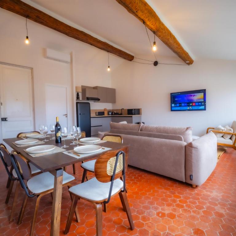 #401 Heart of Vieil Antibes - Place Nationale-High-End Newly Renovated & Furnished Appartment - Appartement 2 Chambres - 17