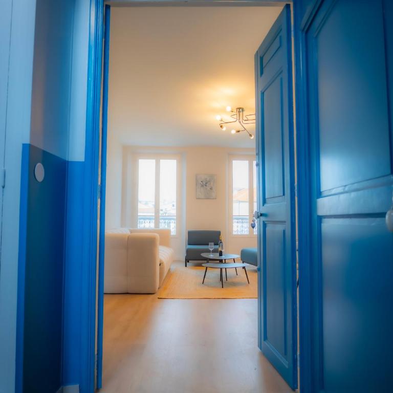 #301- Heart of Vieil Antibes - Place Nationale-High-End Newly Renovated & Furnished Appartment - Appartement 2 Chambres - 15