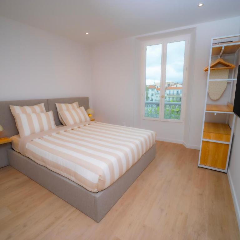 #301- Heart of Vieil Antibes - Place Nationale-High-End Newly Renovated & Furnished Appartment - Appartement 2 Chambres - 18