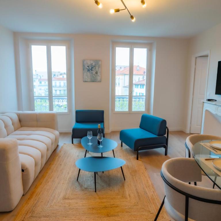 #301- Heart of Vieil Antibes - Place Nationale-High-End Newly Renovated & Furnished Appartment - Appartement 2 Chambres - 9