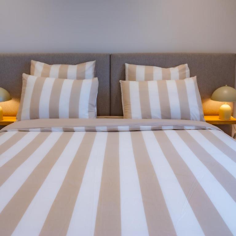 #301- Heart of Vieil Antibes - Place Nationale-High-End Newly Renovated & Furnished Appartment - Appartement 2 Chambres - 3