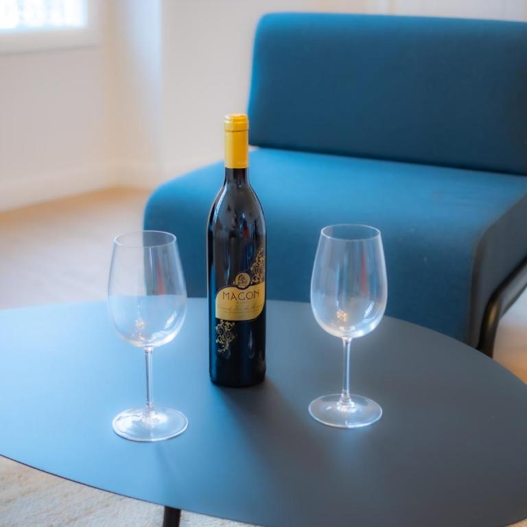 #301- Heart of Vieil Antibes - Place Nationale-High-End Newly Renovated & Furnished Appartment - Appartement 2 Chambres - 13