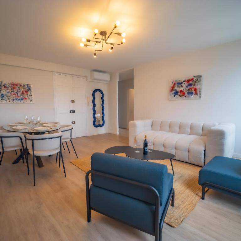 #301- Heart of Vieil Antibes - Place Nationale-High-End Newly Renovated & Furnished Appartment - Appartement 2 Chambres - 1
