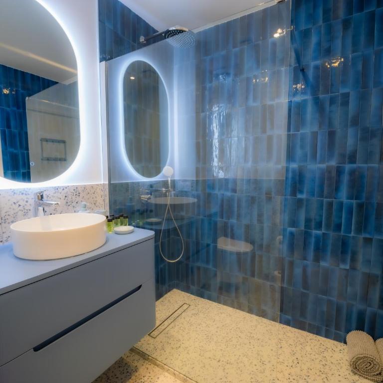 #301- Heart of Vieil Antibes - Place Nationale-High-End Newly Renovated & Furnished Appartment - Appartement 2 Chambres - 7