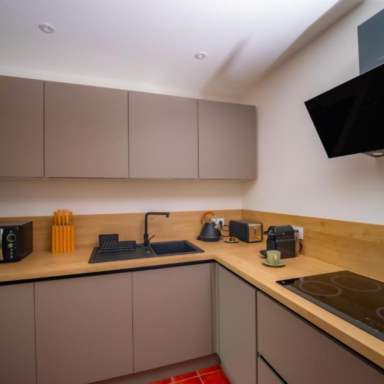#201-Heart of Vieil Antibes - Place Nationale-High-End Newly Renovated & Furnished Appartment - Appartement 2 Chambres - 13
