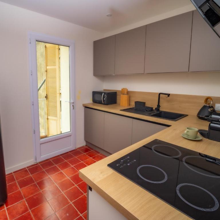 #201-Heart of Vieil Antibes - Place Nationale-High-End Newly Renovated & Furnished Appartment - Appartement 2 Chambres - 5