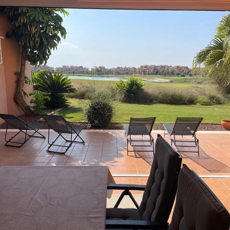 BEL APPARTEMENT REZ De CHAUSSEE AVEC DOUBLE TERRASSE FACE AU LAC ET AU GOLF - Apartamento de 2 dormitorios - 32