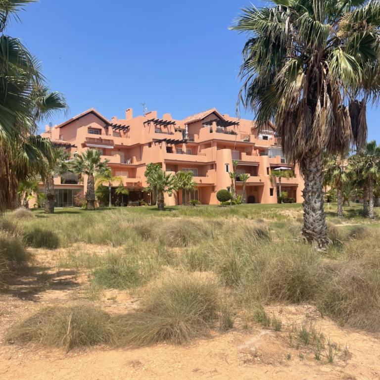 BEL APPARTEMENT REZ De CHAUSSEE AVEC DOUBLE TERRASSE FACE AU LAC ET AU GOLF - Apartamento de 2 dormitorios - 37