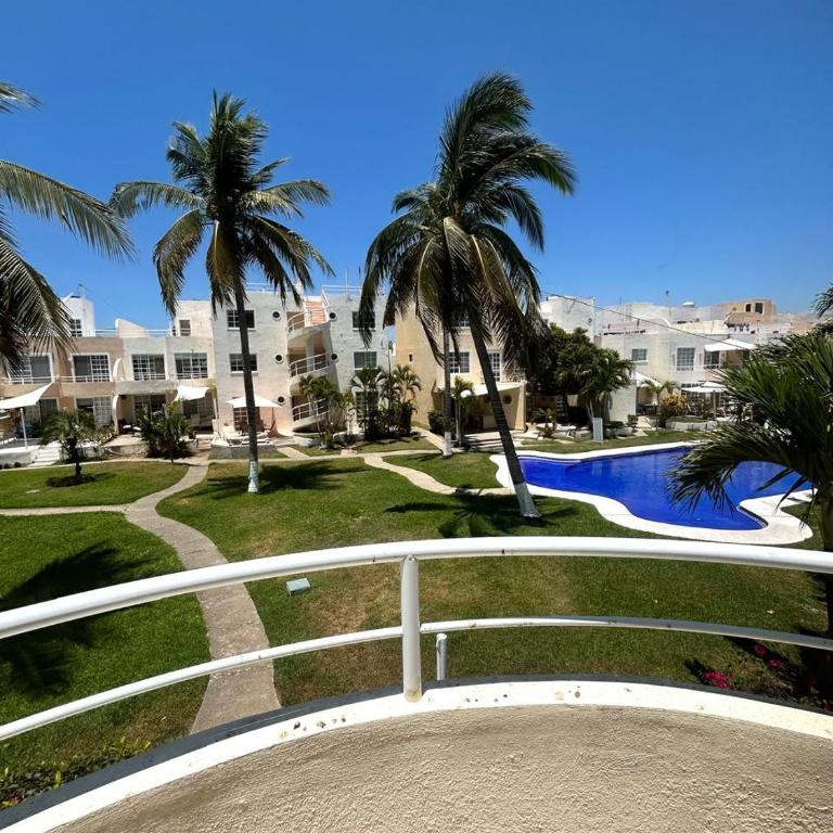 Luxurios house, pool and beach YOUR OASIS - Villa - 11
