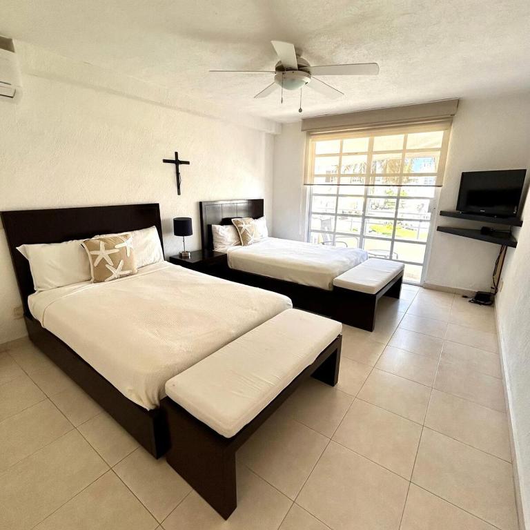 Luxurios house, pool and beach YOUR OASIS - Villa - 18