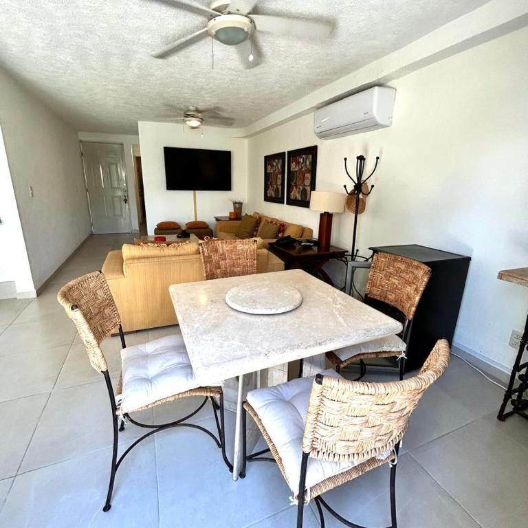 Luxurios house, pool and beach YOUR OASIS - Villa - 23