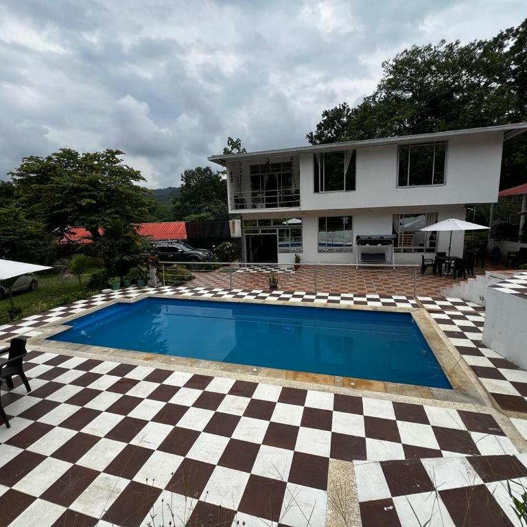 Finca de descanso Brisas de Calandaima - Casa de 4 dormitorios - 3