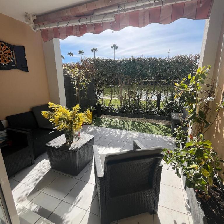 Lake View Apartment with Private Garden& Parking, Residence Pool & Tennis Court - Appartement 1 Chambre - Vue sur Lac - 2