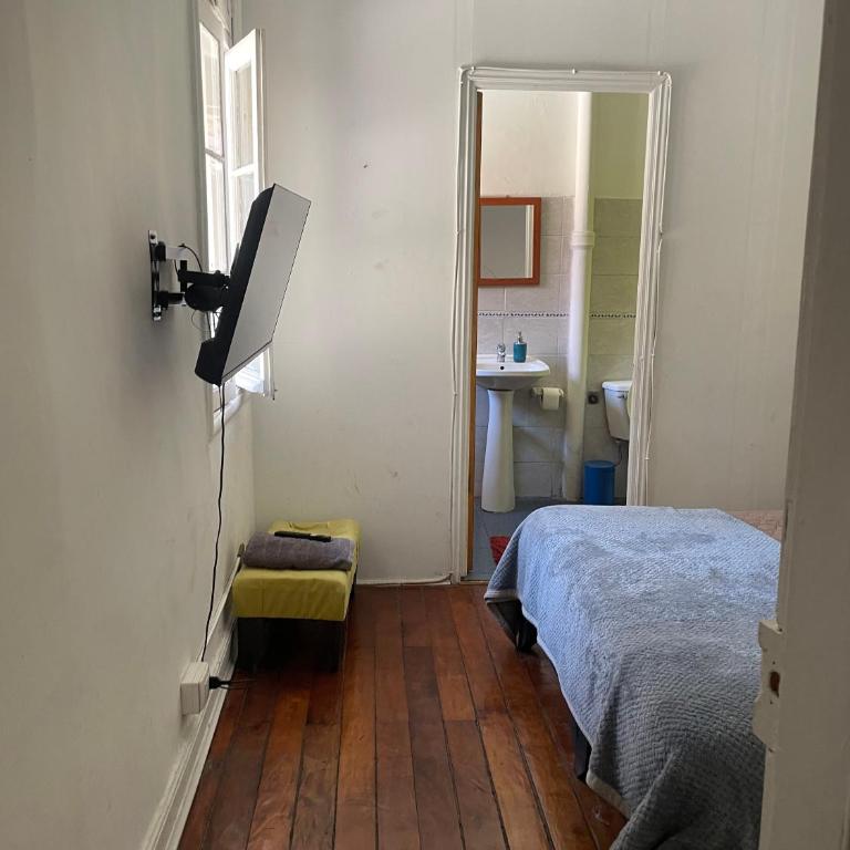 Staygest hostal - Habitación Doble con baño privado - 8