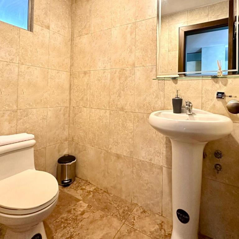 Acogedor apartamento céntrico con 3habitaciones con baño, terraza y 2estacionamientos - Apartamento de 3 dormitorios - 15