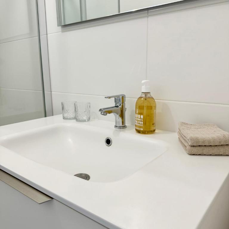 T2 - Cité des congrès - 5' à pied de la gare - Parking - Apartamento de 1 dormitorio - 12
