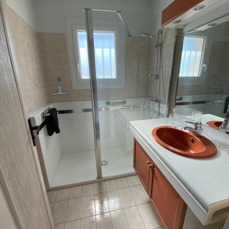 Appartement Fréjus - T3 - 2 chambres - 4 personnes - garage - clim - port à 300 m - Apartment mit 2 Schlafzimmern - 15