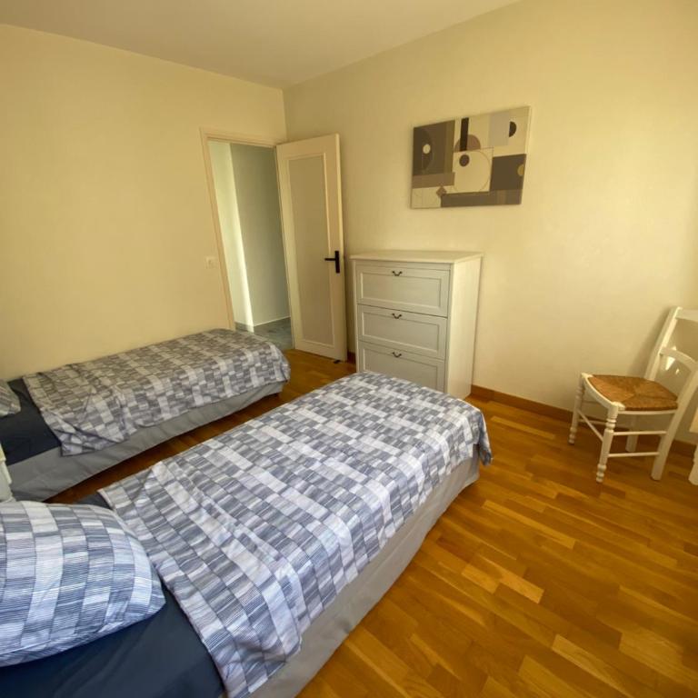 Appartement Fréjus - T3 - 2 chambres - 4 personnes - garage - clim - port à 300 m - Apartment mit 2 Schlafzimmern - 14