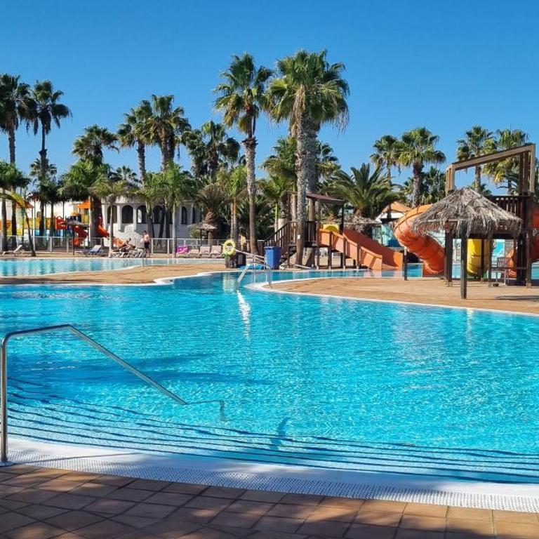 Central Corralejo with Terrace & Palm Trees 25mb wifi - Apartamento de 1 dormitorio con vistas a la piscina - 4