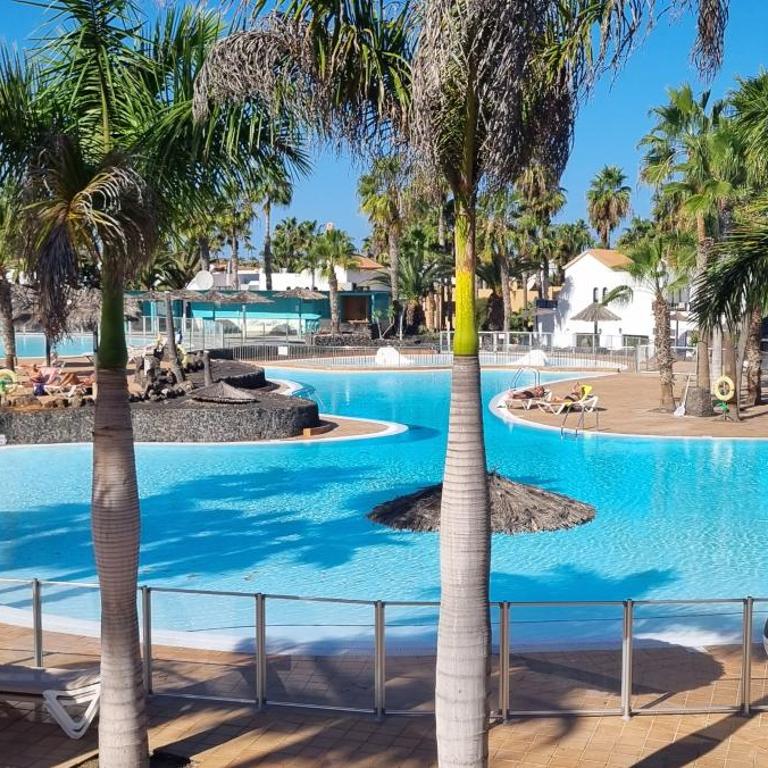 Central Corralejo with Terrace & Palm Trees 25mb wifi - Apartamento de 1 dormitorio con vistas a la piscina - 3