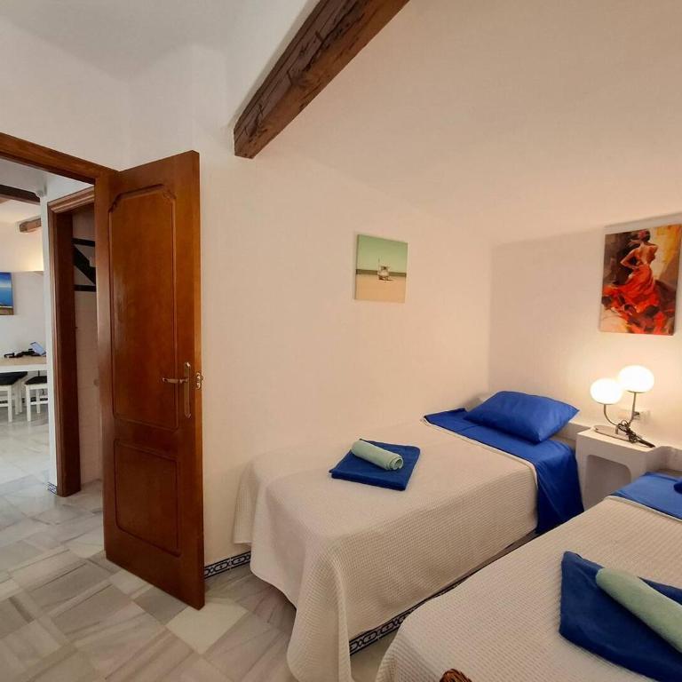 Green Oasis Apartment - near Los Locos Beach - Two-Bedroom Apartment - 4