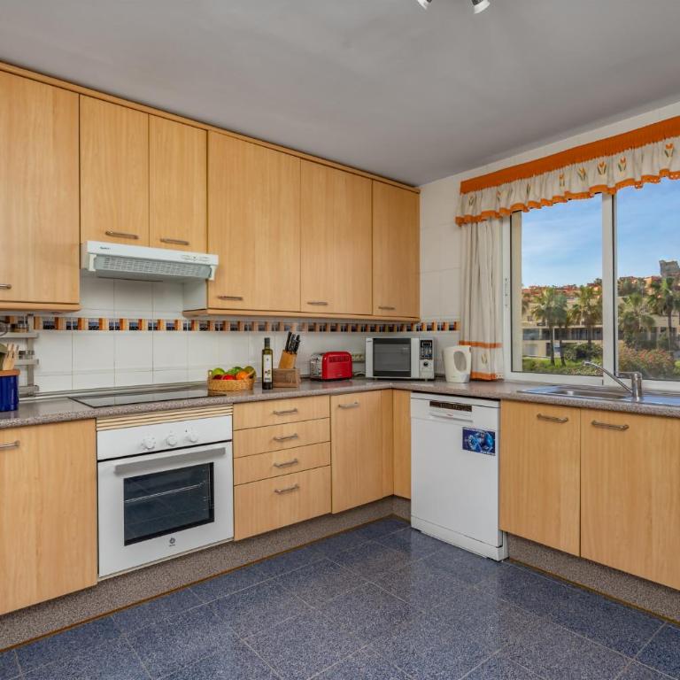 Bermuda Beachfront Living by Lica Homes - Apartamento con vistas al mar - 7
