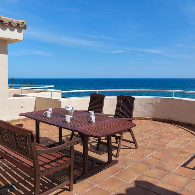 Bermuda Beachfront Living by Lica Homes - Apartamento con vistas al mar - 9