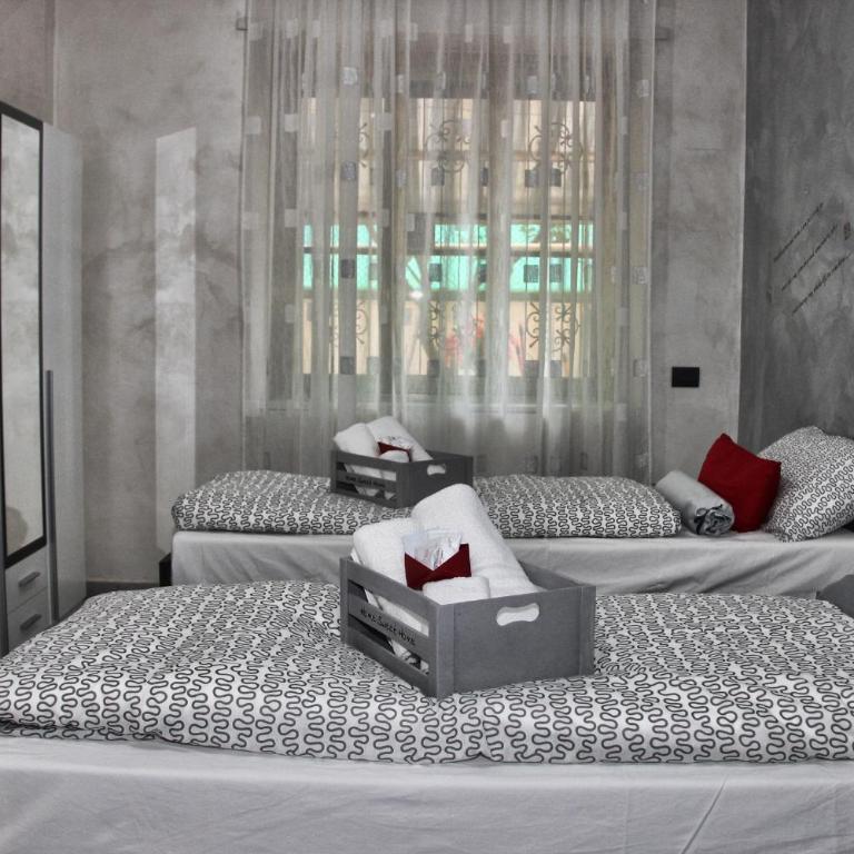 J&B b&b - Camera Matrimoniale/Doppia con Letti Singoli con Bagno Privato - 2