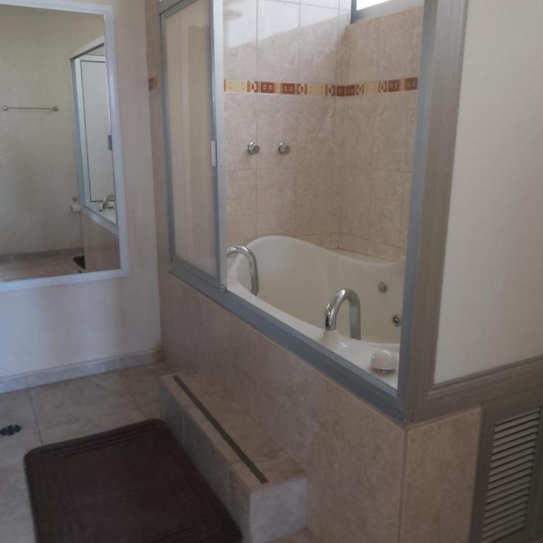 Casa Kleha Familiar y Comodidad - Habitación Doble con baño privado - 19